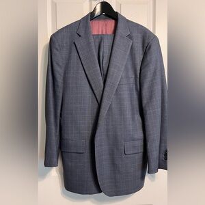 Tom James, Men’s custom made wool plaid suit, jacket 48S, pants W38/ L28